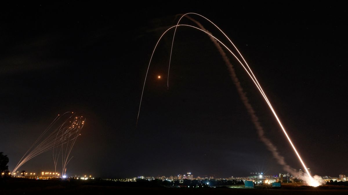 Jedna z deseti raket projde. Izraelce brání před masakrem „čistič nebe“